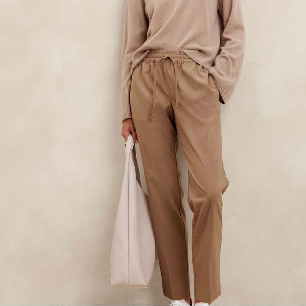 Banana Republic Factory Tan Sweatpants with Drawstring Waist